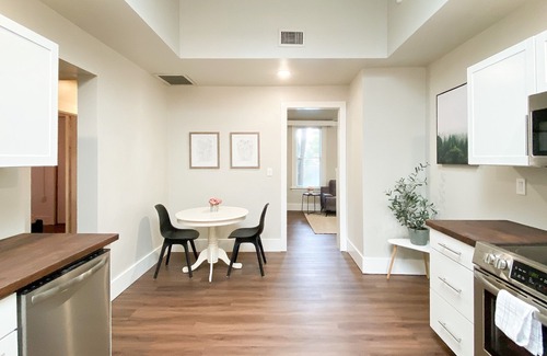Downtown Vancouver Casa | Stylish 2-bedroom Home in Downtown Vancouver