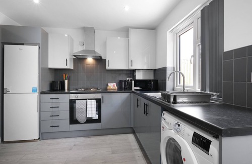 Slough Casa | Stylish 2 Bedroom Serviced House in Slough