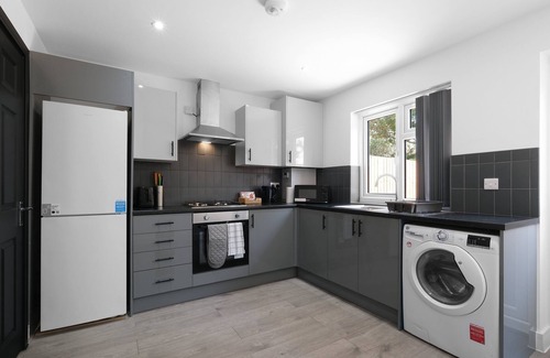 Slough Casa | Stylish 2 Bedroom Serviced House in Slough