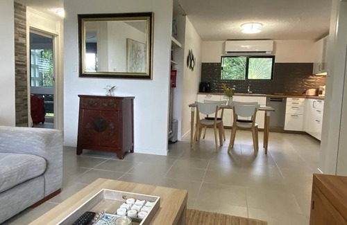 West End Apartamento | Stylish 2 bedroom unit convenient location, West End