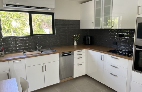 West End Apartamento | Stylish 2 bedroom unit convenient location, West End