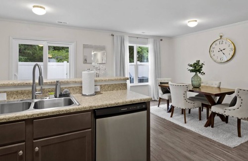 McCutcheon Field Casa | Stylish 2-Bedroom Townhome!