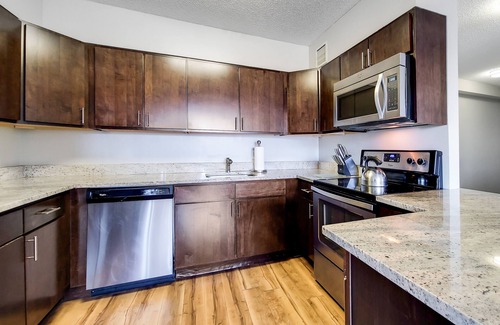 White Plains Apartamento | Stylish 2 Bedroom, 40-Min Train to/from NYC