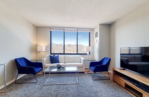 White Plains Apartamento | Stylish 2 Bedroom, 40-Min Train to/from NYC