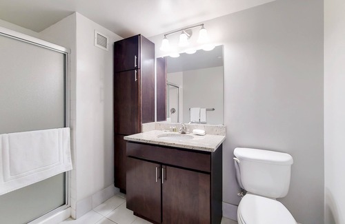 White Plains Apartamento | Stylish 2 Bedroom, 40-Min Train to/from NYC