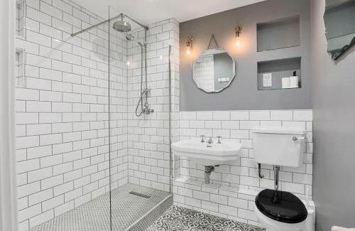 Tower Hamlets Apartamento | Stylish 2 BR Near Queen Mary Uni & Central London