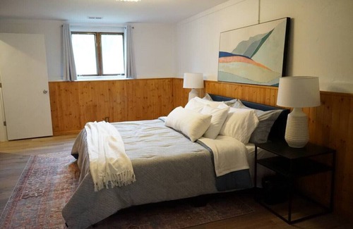 Bettendorf Casa | Stylish 2 KING BEDS in Bettendorf