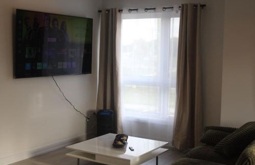 Kitchener Apartamento | Stylish 2-Story Condo with Balcony