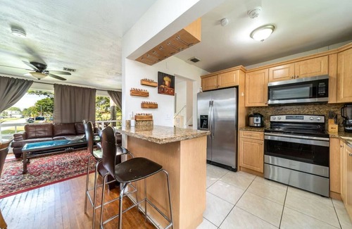 Boulevard Heights Casa | Stylish 2-story Home Pool