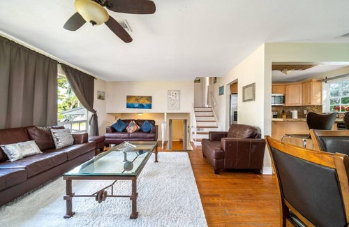 Boulevard Heights Casa | Stylish 2-story Home Pool
