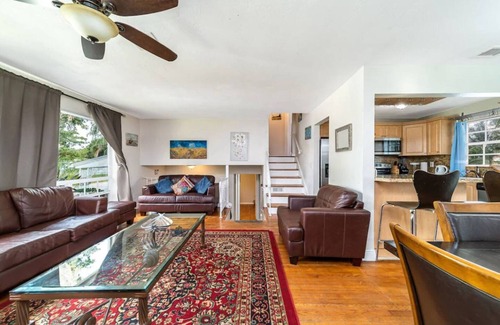 Boulevard Heights Casa | Stylish 2-story Home Pool
