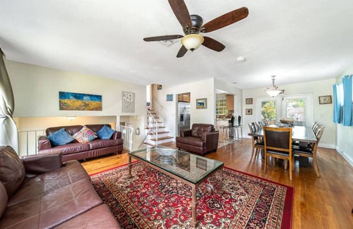 Boulevard Heights Casa | Stylish 2-story Home Pool