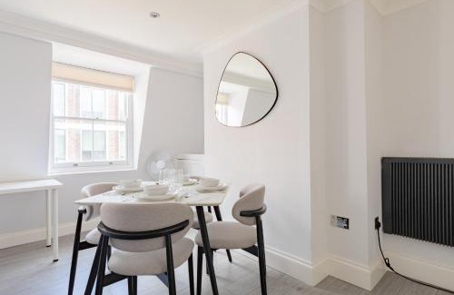 Royal Borough of Kensington and Chelsea Apartamento | Stylish 2BD Flat in the Heart of Kensington
