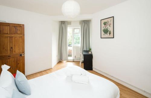 St. Dunstan's Apartamento | Stylish 2BD Flat with Balcony Near Stepney Green