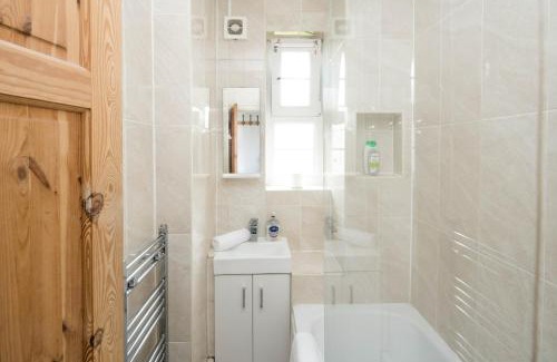 St. Dunstan's Apartamento | Stylish 2BD Flat with Balcony Near Stepney Green