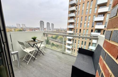 Bromley South Apartamento | Stylish 2Bedrooms 2Baths, Balcony Views, Stratford, ABBA