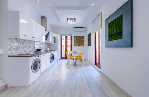 Tower Road Apartamento | Stylish 2BR Apart, Steps Away from the Beach