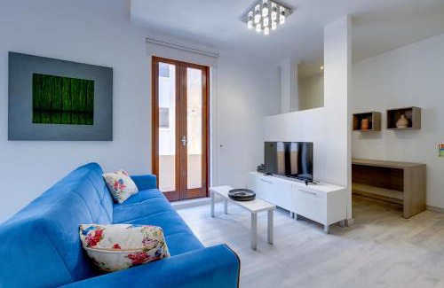 Tower Road Apartamento | Stylish 2BR Apart, Steps Away from the Beach