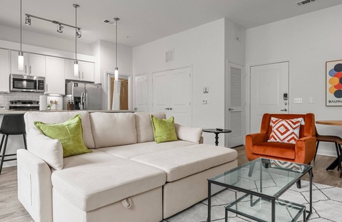 Montopolis Apartamento | Stylish 2BR Apartment! Pool, Gym & Prime Location Near Downtown & Airport