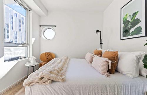 Carlton South Apartamento | Stylish 2BR Apt Steps from Vic Market with Parking