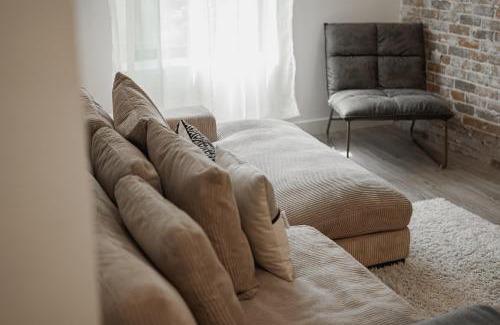 Saint Henri Apartamento | Stylish 2BR Apt Steps from Atwater Market