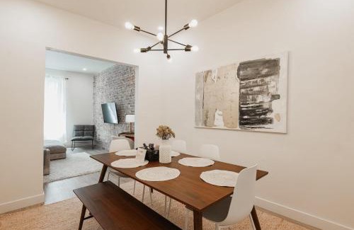 Saint Henri Apartamento | Stylish 2BR Apt Steps from Atwater Market