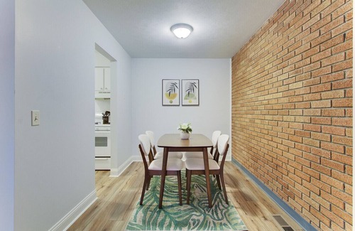 North Canton Apartamento | Stylish 2BR Apt w/ Parking, Near Airport