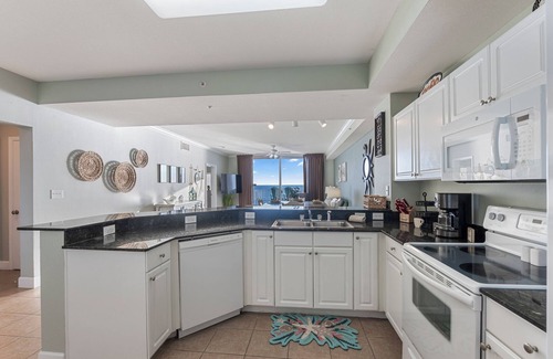 El Centro Beach Condominio | Stylish 2BR Beachfront Condo | Sleeps 8| Spectacular Views + Resort Amenities