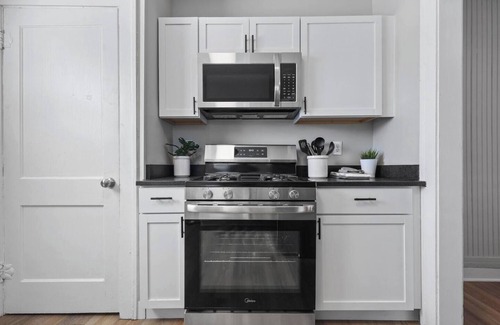 Indianapolis Casa | Stylish - 2BR - Bates-Hendricks - Near Downtown