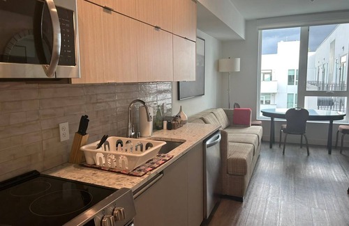 Koreatown Hotel | Stylish 2BR Boutique Apartment Prime Location with AC, Gym & WiFi