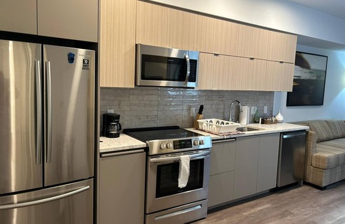 Koreatown Hotel | Stylish 2BR Boutique Apartment Prime Location with AC, Gym & WiFi