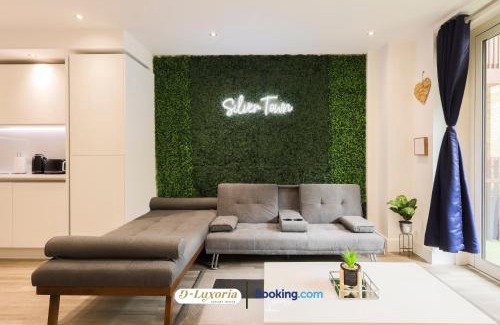 Royal Docks Apartamento | Stylish 2BR By DLuxoria Short Lets & Serviced Accommodation Greater London With Pet Friendly, Free WiFi & Free Parking