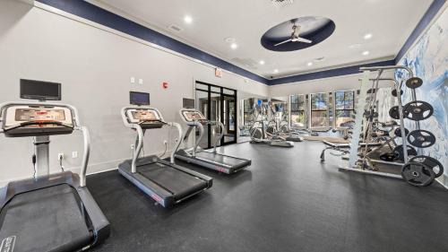 Tampa Apartamento | Stylish 2br Corporate Stay Pool Balcony #2