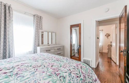 South Bend Casa | Stylish 2br Cozy Home 10min Drive from ND!