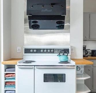South Bend Casa | Stylish 2br Cozy Home 10min Drive from ND!