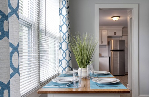 Charlotte Casa | Stylish 2BR Duplex In The City. Ideal For Small Groups.