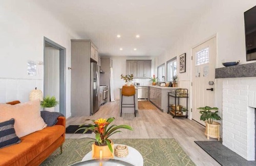 El Porto Apartamento | Stylish 2BR Family Suite in Manhattan Beach