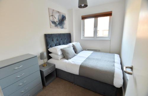 Crawley Apartamento | Stylish 2BR Flat - 2 Free Parking Spaces - Near LGW Airport