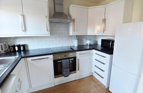 Crawley Apartamento | Stylish 2BR Flat - 2 Free Parking Spaces - Near LGW Airport