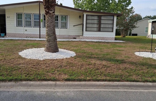 Silver Lake Casa | Stylish 2BR Florida Home w/85" & 75" TVs + 3 Total Screens!