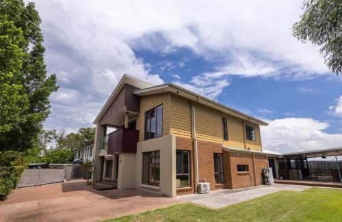 Stretton Casa | Stylish 2BR House for a Memorable Stay Stretton