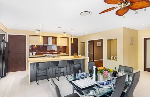 Stretton Casa | Stylish 2BR House for a Memorable Stay @Stretton