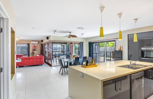 Stretton Casa | Stylish 2BR House for a Memorable Stay @Stretton