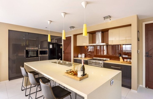 Stretton Casa | Stylish 2BR House for a Memorable Stay @Stretton