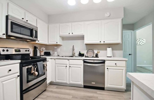 Bloomington Apartamento | Stylish 2BR Loft Near ISU, Hospitals & Downtown