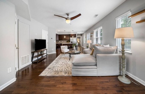 Mount Auburn Apartamento | Stylish 2BR near City Center | OTR, UC, Zoo