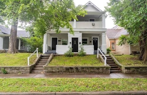 Near Eastside Casa | 5 Mins to Downtown, Balcony, Free Parking