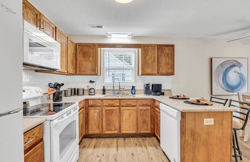 Winston - Salem Casa | Cozy 1 Story Home - Near Hospitals and Mall - No Stairs - Long Term Allowed