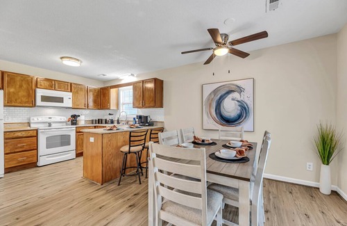 Winston - Salem Casa | Cozy 1 Story Home - Near Hospitals and Mall - No Stairs - Long Term Allowed