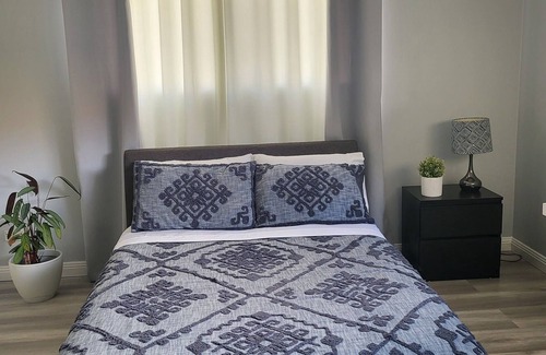 Biggera Waters Apartamento | Stylish 2br unit, next to the beach, restaurants, 5 min away from Harbour town.